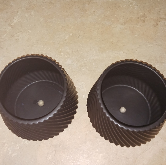 Brand New 2 Pack Matte Black Stylish Planters - Picture 5 of 9